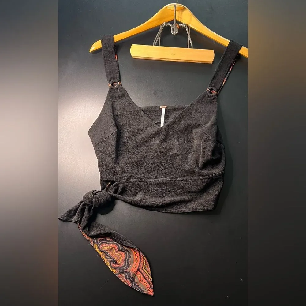 Free People Black Paisley Pop Crop Tank Size Medium EUC